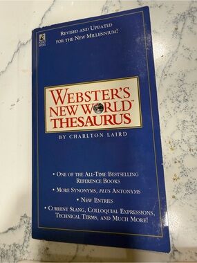 Webster’s New World Thesaurus by Charlton Laird preowned paperback